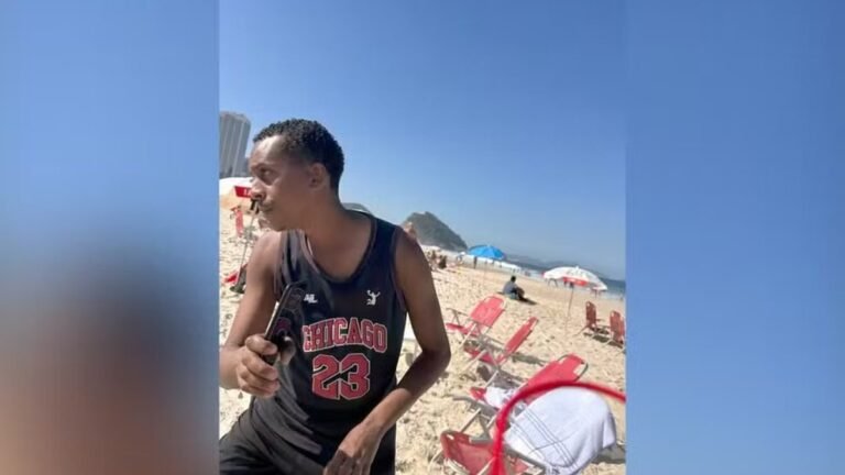 Homem é preso após vender capinha por R$ 8 mil a turista polonês em Copacabana